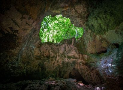 La grotta della linea del Parco Nazionale di Haitises